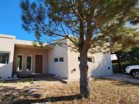 Venta casa 4 ambientes Barrio Ecuestre.