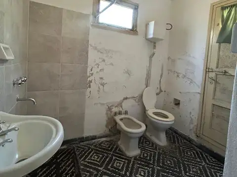 Casa 10 ambientes con 4 baños