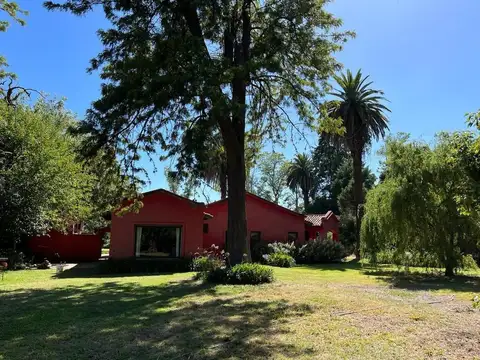 Venta Casa Quinta en Barrio "Las Delicias" - Lujan