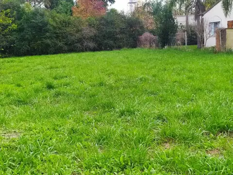 VENTA LOTE EN BARRIO PARQUE SAKURA, EXALTACION DE LA CRUZ 700