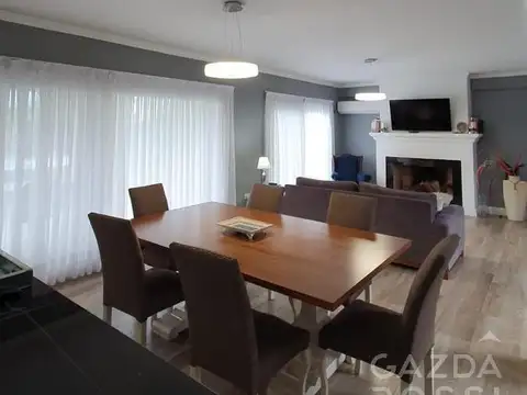 Casa 6 ambientes con 3 baños