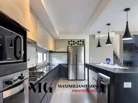 Casa 6 ambientes con 3 baños