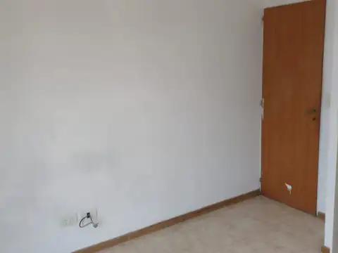 EN VENTA DEPARTAMENTO DE 2 AMBIENTES COCHERA 3ER PISO AL FRENTE - FICHA 6525