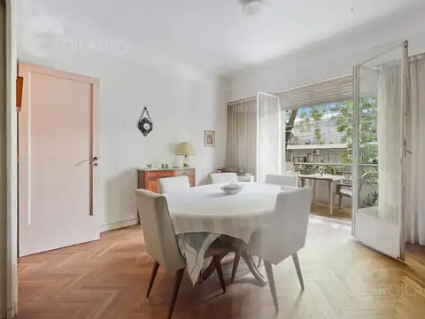 DepartamentoVenta amplio Depto 3 amb con dependencia en la mejor zona de Caballito.