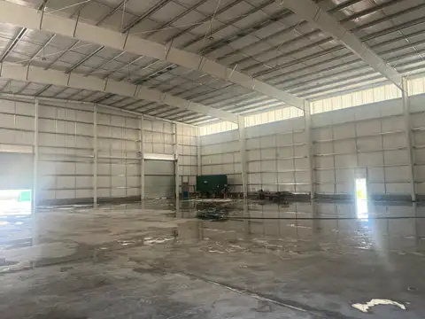 VENTA DEPÓSITO 1200m2 cubiertos A ESTRENAR CON RENTA en parque Industrial