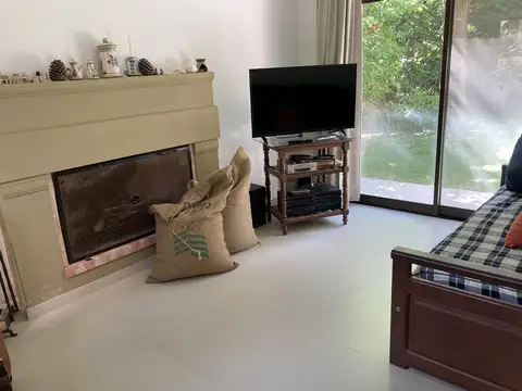 Casa 6 ambientes con 3 baños