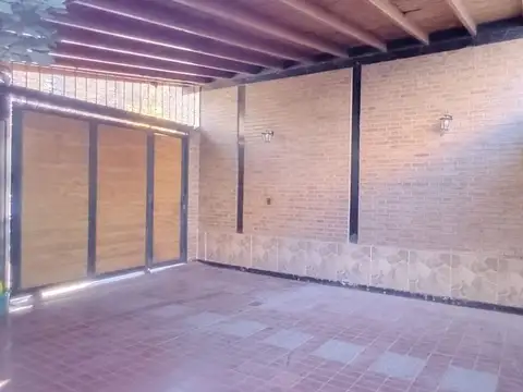 Casa en Venta con 3 cocheras