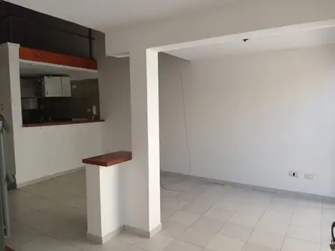 12 de Octubre 1300, Piso 1