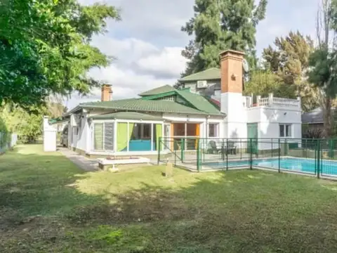 Casa 5 ambientes con 4 baños