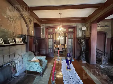 Casa en Venta con 2 cocheras