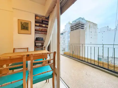 Departamento 2 ambientes con balcón terraza · Centro