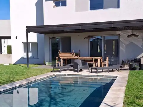 Casa en Venta en Los Troncos, USD 520.000