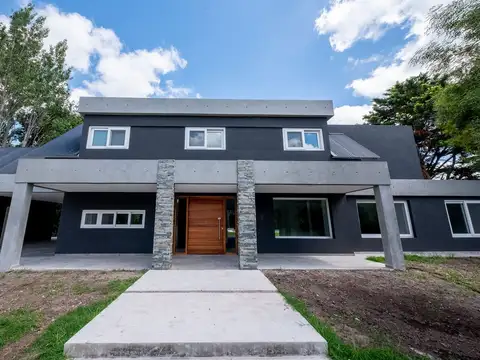 Venta casa San Diego Country Club PERMUTA FINANCIA