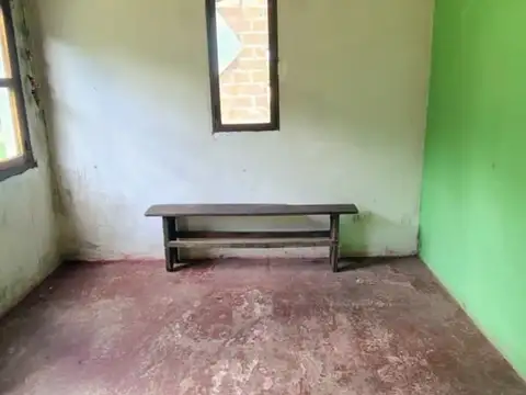 CASA A RESTAURA EN POLVAREDAS