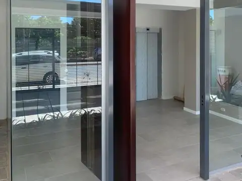 EXCELENTE DOS AMBIENTES AL FRENTE EN HAEDO CON BALCON Y PARRILA EN VENTA