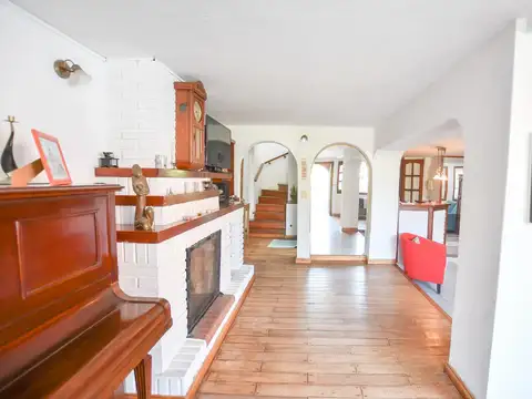 Casa 6 ambientes con 5 baños