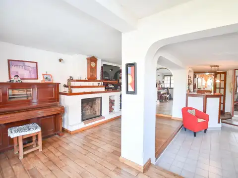 Casa en Venta con 5 cocheras