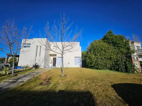 Aristóbulo del Valle 5100