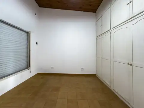 Casa 5 ambientes con 1 baño