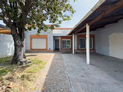 CASA 5 AMBIENTES EN VENTA MONTE GRANDE