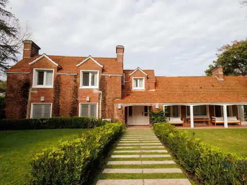 Casa en venta y en alquiler semi amueblada Tortugas de 3308 m2 sobre cancha de golf