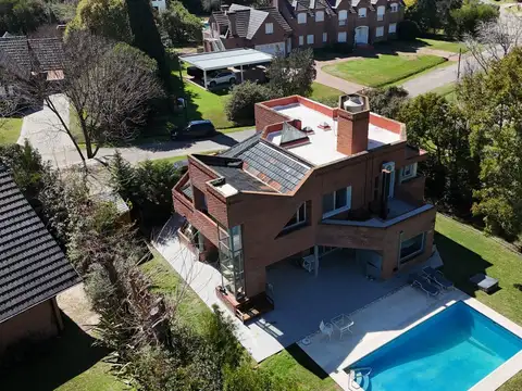 Casa sobre GOLF Alquiler Temporario 3 dorm. impecable estado amoblada y equipada