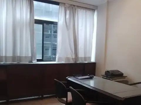 VENTA DE OFICINA ZONA TRIBUNALES-AMPLIA Y LUMINOSA