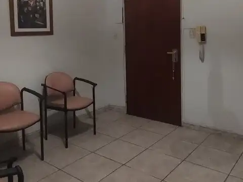 VENTA DE OFICINA ZONA TRIBUNALES-AMPLIA Y LUMINOSA