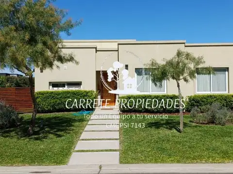 Casa en venta 4 ambientes con Pileta. Barrio Santa Elena. Pilar.