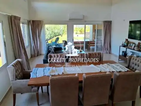 Casa en Venta con 2 cocheras