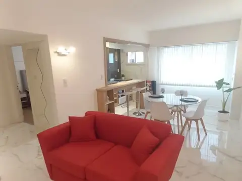 Venta Amplio Departamento 2 ambientes al frente. Zona centro