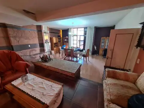Casa 2 ambientes con 6 baños