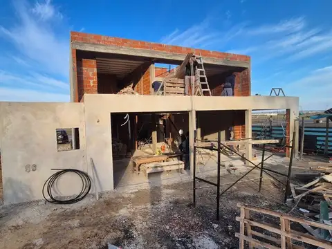 Casa en Venta con 2 cocheras