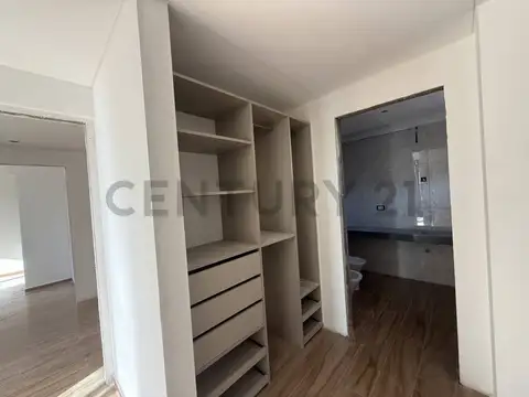 VENTA 4 AMBIENTES CON DEPENDENCIA EN FLORES A ESTRENAR