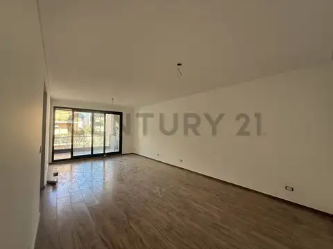 Granaderos 400, Piso 0