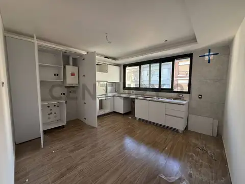 VENTA 4 AMBIENTES CON DEPENDENCIA EN FLORES A ESTRENAR