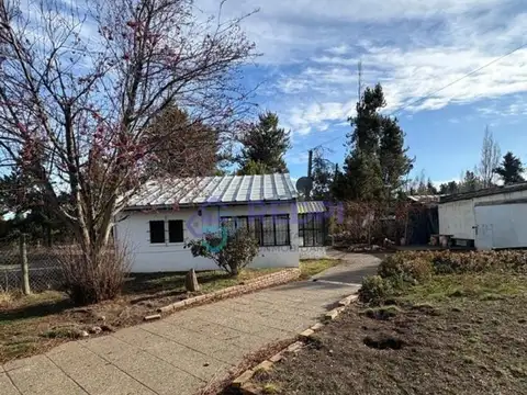 Lote con casa a 100m del lago, del Limay y de la ruta en Din