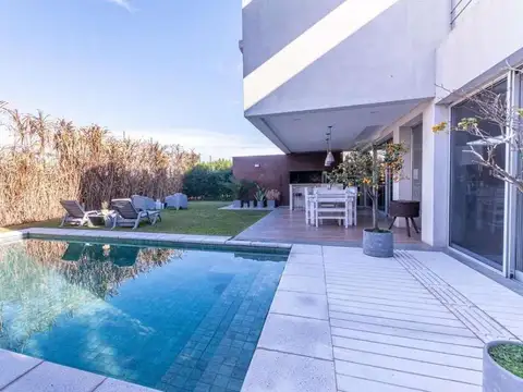 Casa en Venta en Countries y Barrios Cerrados en Quilmes, USD 720.000