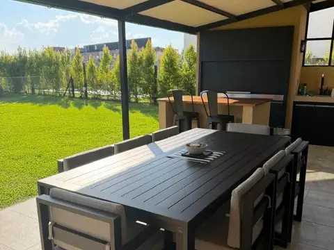 Casa 4 ambientes con 4 baños