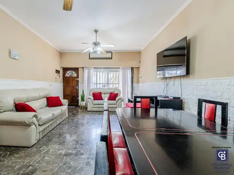 Casa en Venta en Isidro Casanova, USD 140.000