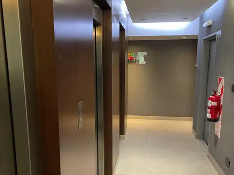 Oficina en Venta con 8 cocheras