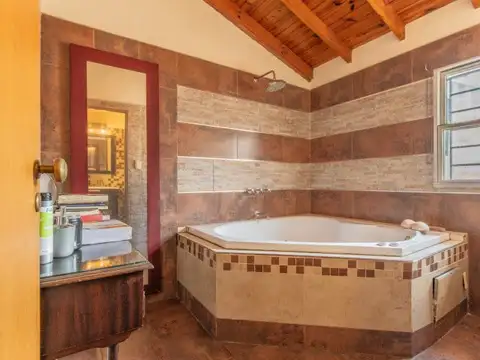 Casa 5 ambientes con 2 baños