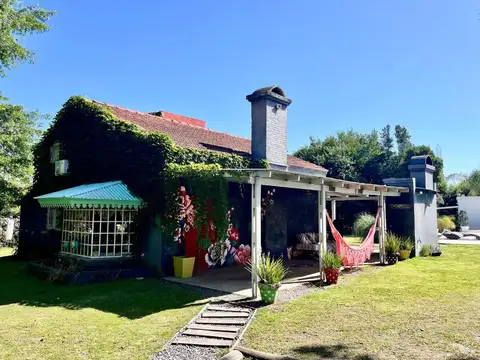 Casa 9 ambientes con 3 baños