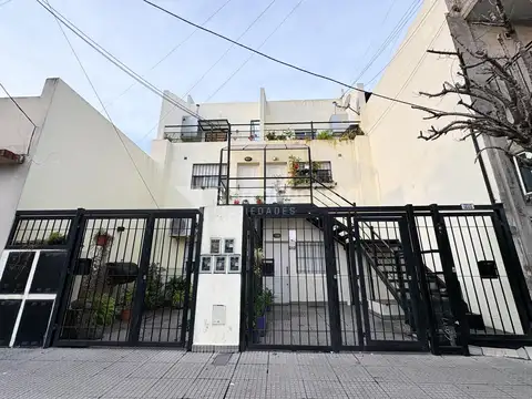 Venta departamento 3 ambientes con terraza en Ramos Mejia.