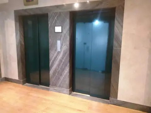 Av. Corrientes 311,  2° Piso, esquina 25 de Mayo, CABA