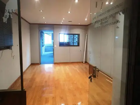 Av. Corrientes 311,  2° Piso, esquina 25 de Mayo, CABA