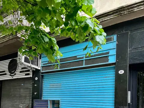 LOCAL SOBRE AVENIDA EN EXCELENTE UBICACIÓN!