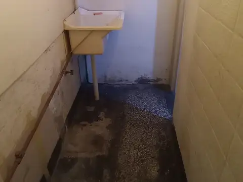 LOCAL SOBRE AVENIDA EN EXCELENTE UBICACIÓN!