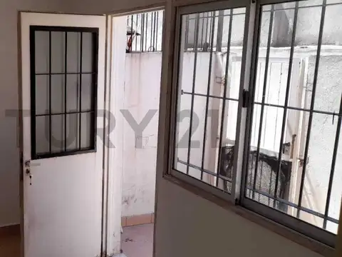 OPORTUNIDAD EN SARANDI-VENTA DEPARTAMENTO 2 AMBIENTES EN PLANTA BAJA