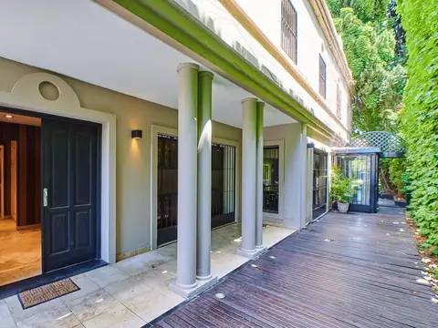 Casa 6 ambientes con 5 baños